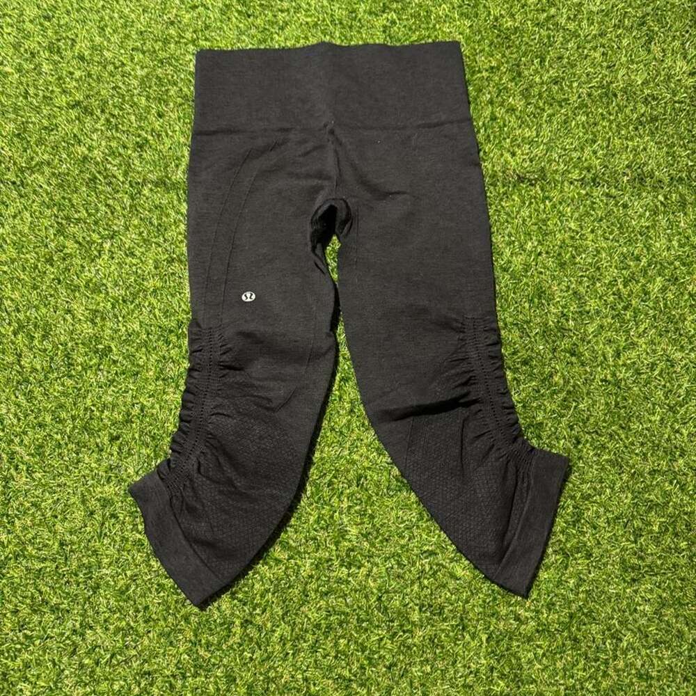 Lululemon black capri leggings size